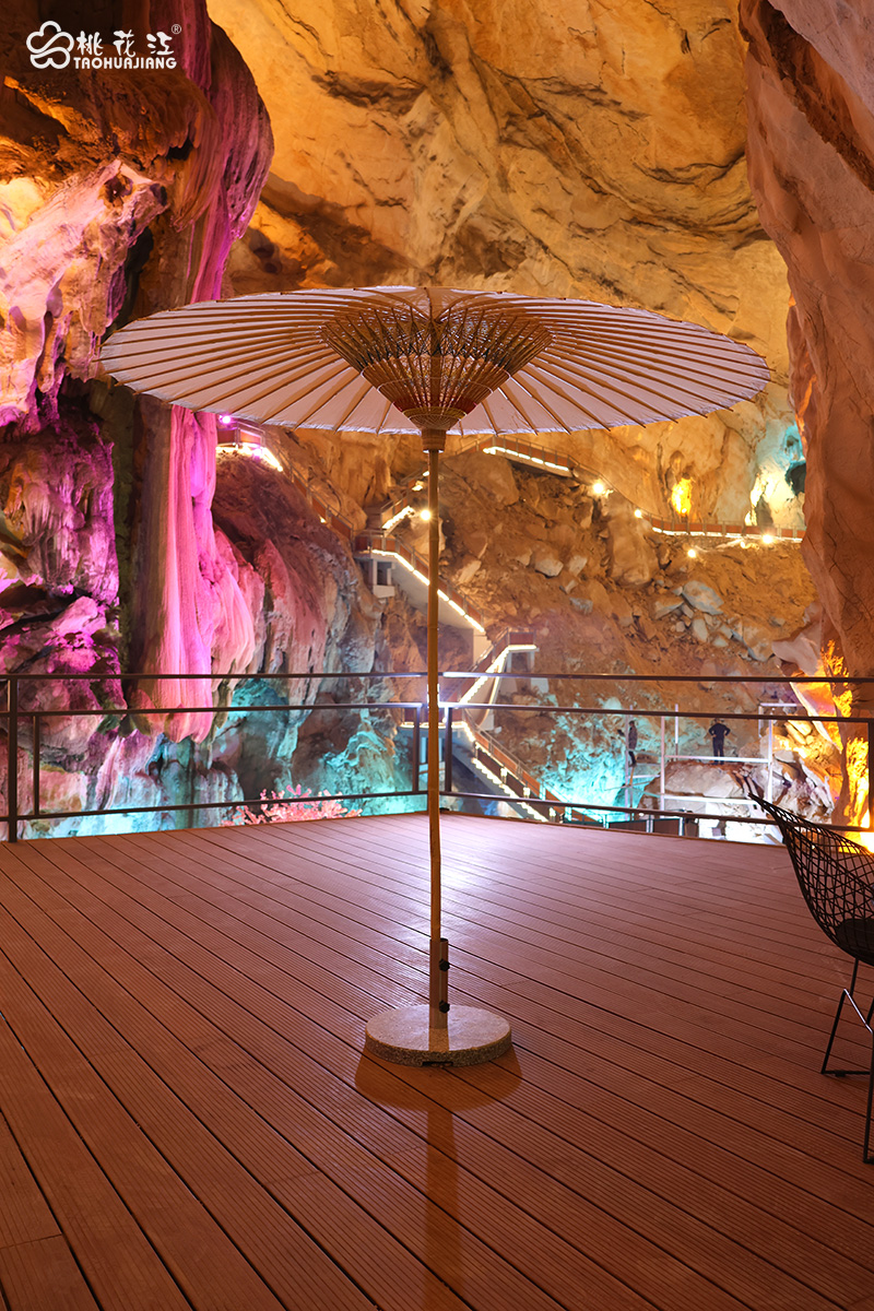 溶洞內(nèi)的桃花江竹木地板
